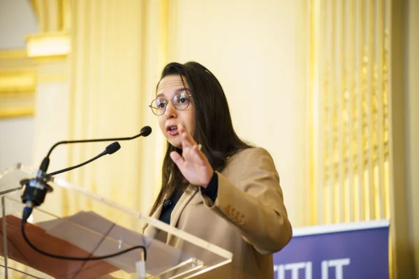 web_2026_05_07_MOM_Ministre_pupitre_09.JPG