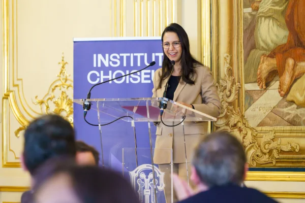 web_2026_05_07_MOM_Ministre_pupitre_01.JPG