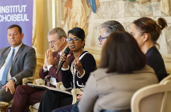 web_2026_05_07_MOM_Ministre_table_panels_52.JPG