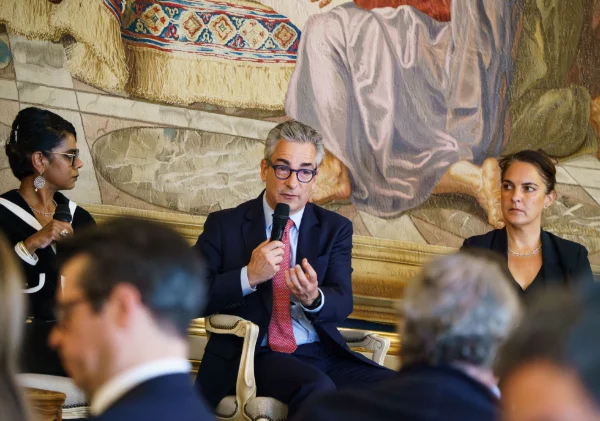 web_2026_05_07_MOM_Ministre_table_panels_43.JPG