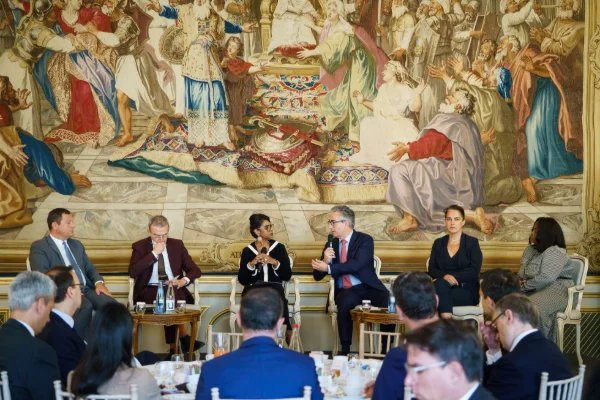 web_2026_05_07_MOM_Ministre_table_panels_44.JPG