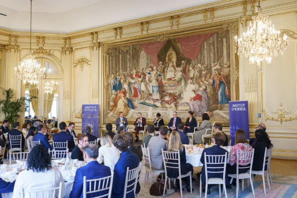 web_2026_05_07_MOM_Ministre_table_panels_27.JPG