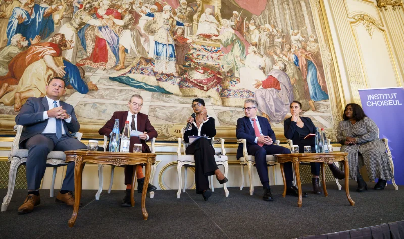 web_2026_05_07_MOM_Ministre_table_panels_20.JPG